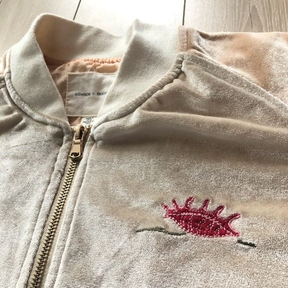 Urban Outfitters Silence & Noise Mermaid Embroidered Velour Bomber Jacket Size M - Picture 7 of 11